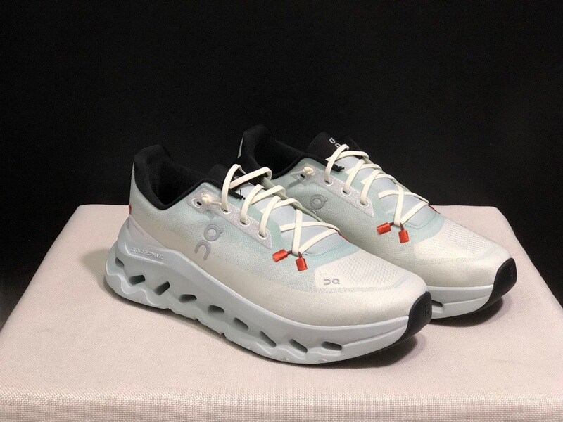 国境を越えた爆発物速売は莆田On昂走cloud tiltの新型男女軽量免震耐摩耗レジャー靴を販売している|undefined