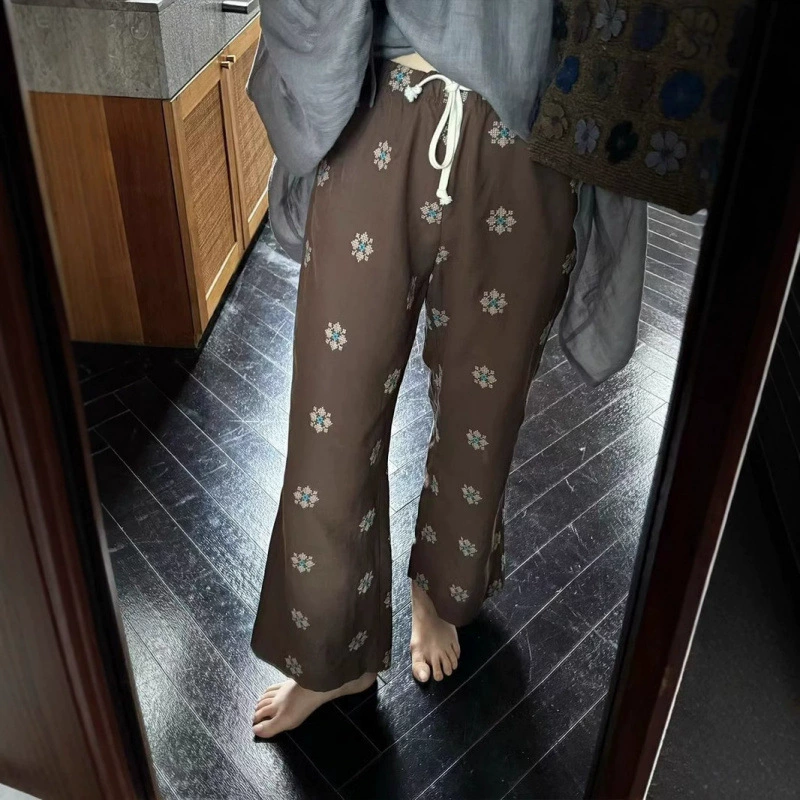 Винтажные повседневные брюки кофейного цвета с нишевым принтом для женщин, весенне-летний тонкий дизайн с прямыми широкими брюками на шнурке.