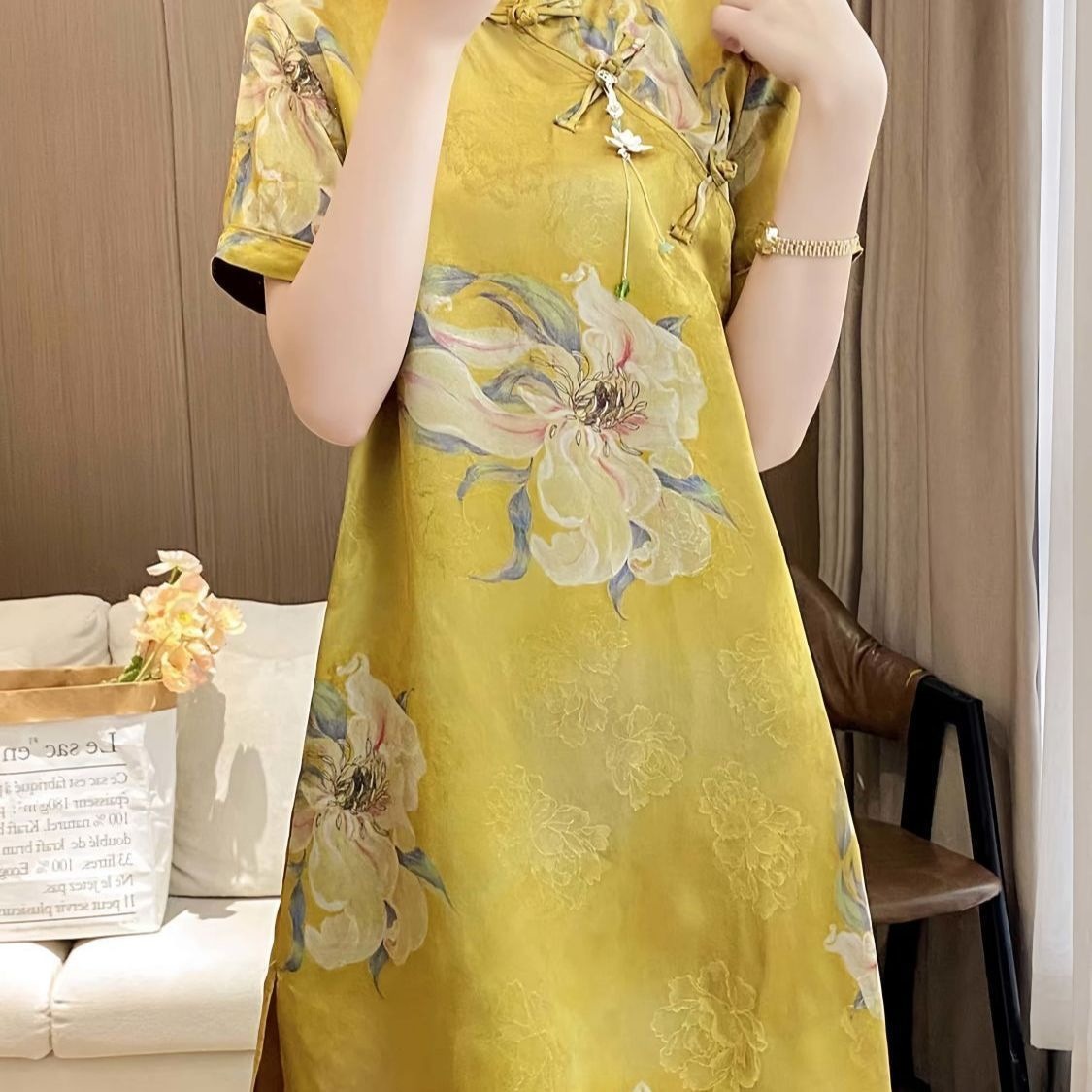 Summer new style, youthful and modern cheongsam, Chinese-style, elegant, loose-fitting, retro, with decorative buttons, and a slimming effect, women's dress