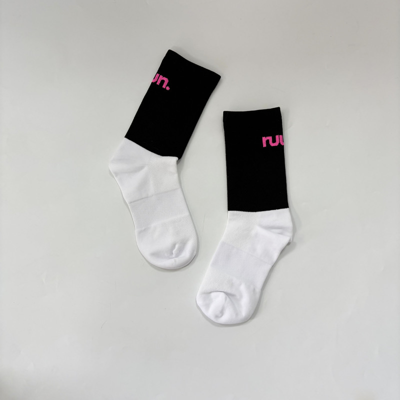 Professional Cycling Socks, Sports Mountain Bike Casual Breathable Mesh Socks, Sweat-Absorbent, Anti-Odor, Color-Blocked, Mid-Calf Length for Men and Women Professional Cycling Socks, Sports Mountain Bike Casual Breathable Mesh Socks, Sweat-Absorbent, Anti-Odor, Color-Blocked, Mid-Calf Length for Men and Women