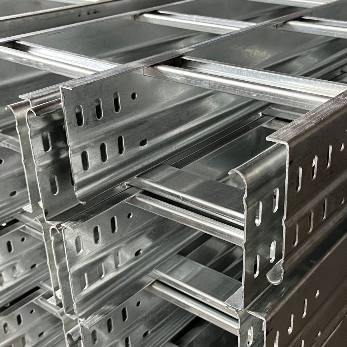 镀锌桥架厂家镀锌大跨距梯式桥架 镀锌梯式走线槽 梯式托盘式桥架