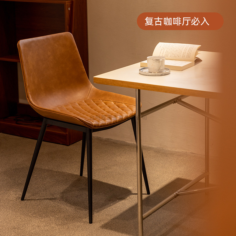 식당 의자 홈 북유럽 레스토랑 현대 간단한 부드러운 포장 의자 등받이 의자 디자이너 철 빛 고급 식탁 및 의자