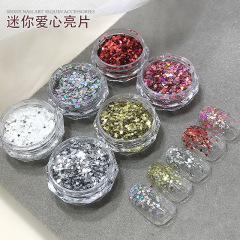 赤い本の同じタイプのミニ愛のネイルのスパンコールの装飾の超きらめく銀色の浅い金のかわいい桃の心の爪の小さいアクセサリ