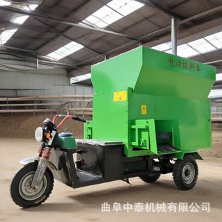 电动三立方容量喂料车饲喂牛羊用牧区撒草车牛羊舍均匀出料抛料车
