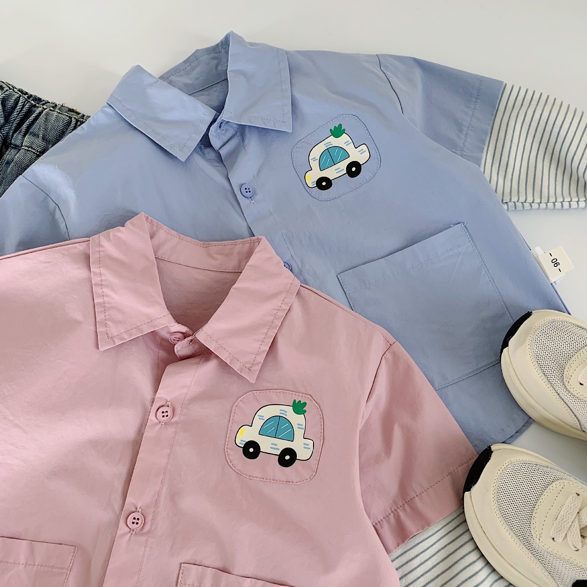Camisas infantiles Mai Bao 2025, otoño nuevo estilo coreano para bebés de hombres y mujeres, rayas falsas de dos piezas de camisa de tela interior de moda infantil