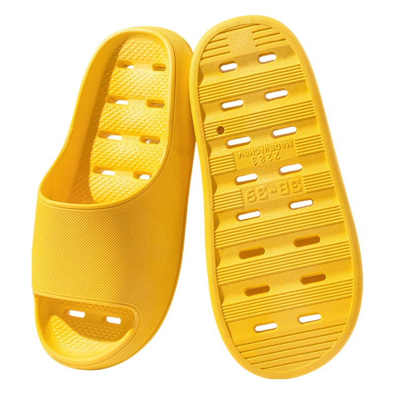 Nuevo estilo zapatillas para las mujeres verano casa interior antideslizante baño Baño pareja desgaste al aire libre fondo grueso fugas zapatillas al por mayor