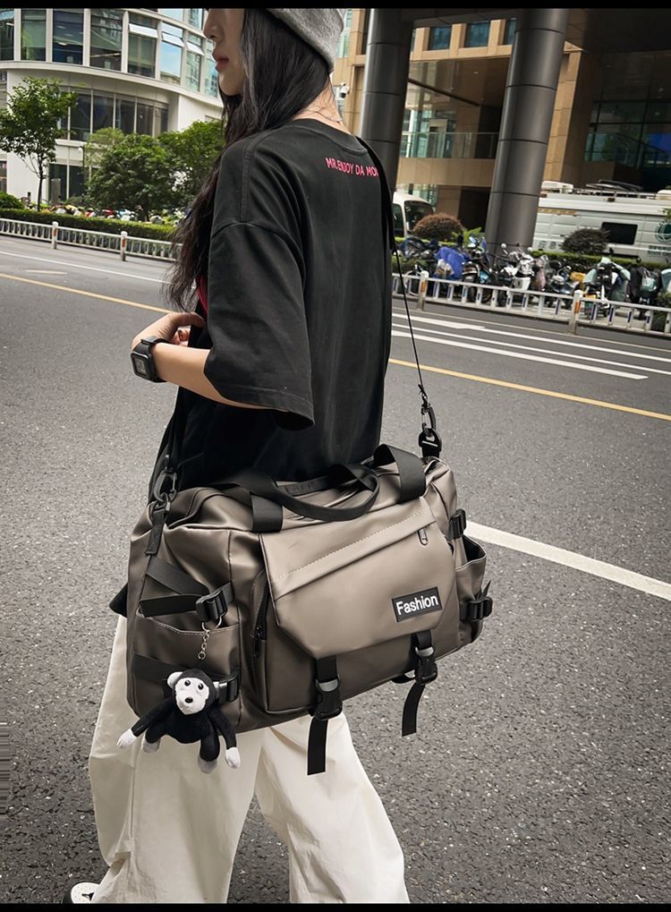 Travel bag with wet/dry separation, large capacity