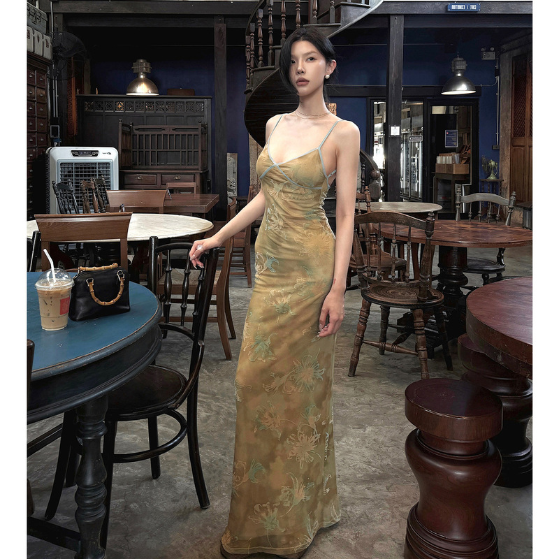 Korean-Style Coffee-Colored Printed Spaghetti Strap Dress for Women, Summer Petite Mature Style V-Neck Elegant Sleeveless Bodycon Long Dress Korean-Style Coffee-Colored Printed Spaghetti Strap Dress for Women, Summer Petite Mature Style V-Neck Elegant Sleeveless Bodycon Long Dress