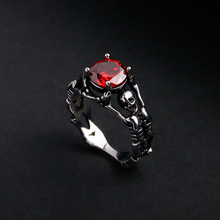 乌鸦饰品欧美复古潮流骷髅红宝石不锈钢男士个性钛钢戒指饰品批发
