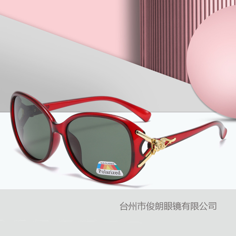 Fashionable brand sunglasses