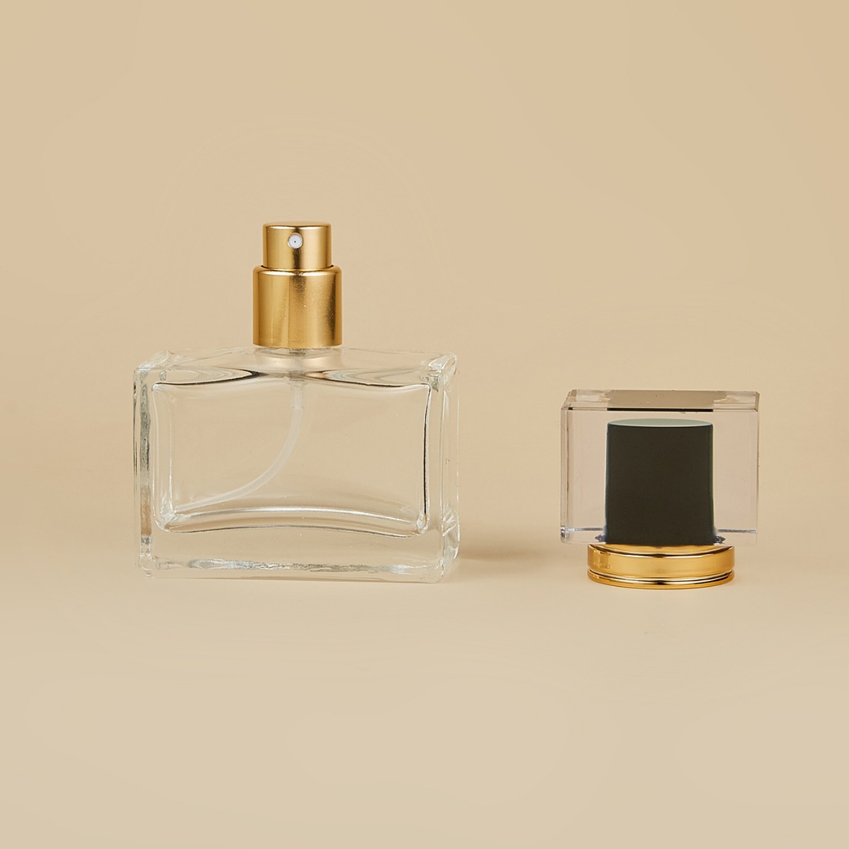 Ventas directas de fábrica 30ml 50ml de vidrio sub-embalaje botella de perfume tornillo botella de vidrio cuadrada spray de maquillaje botella vacía