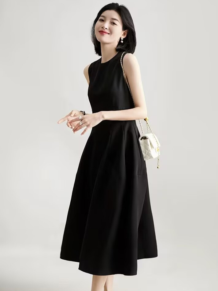 Đầm midi cổ tròn không tay ôm nhẹ phong cách trắng tinh khôi — đen