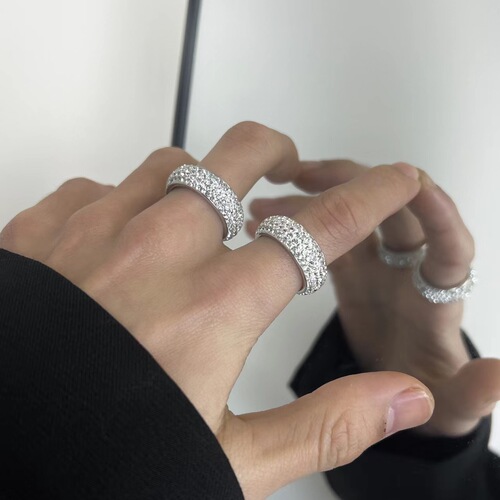 European and American popular titanium steel jewelry 5 rows of white clay diamond curved full diamond ring men's and women's style ring manufacturers