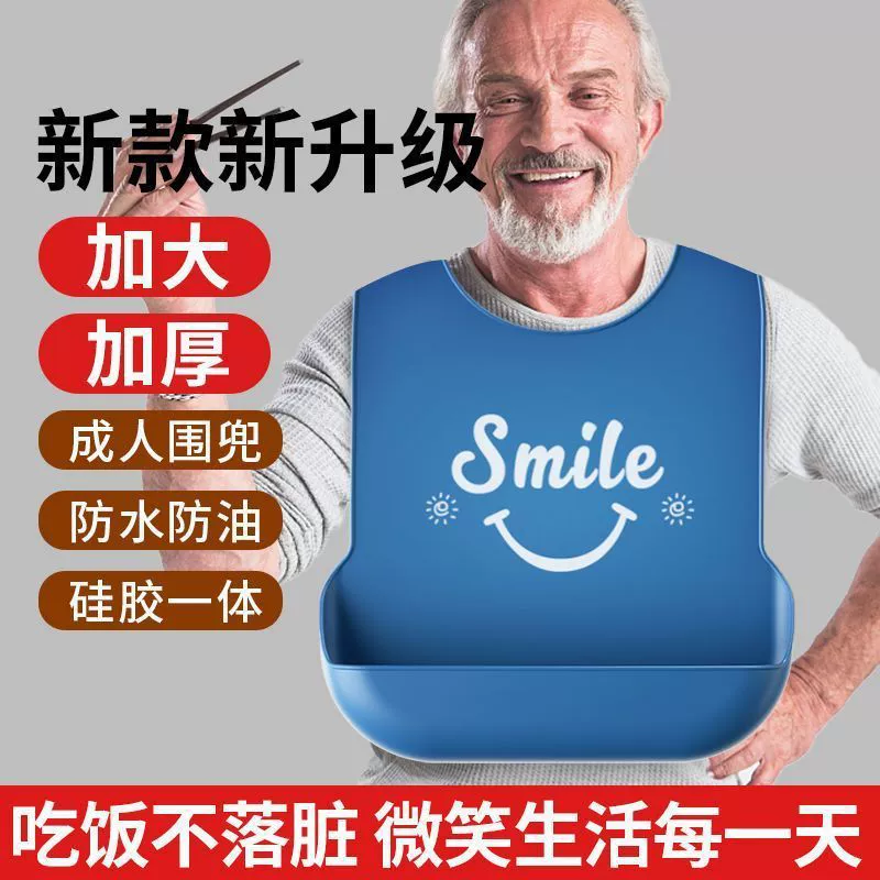 Пожилые люди едят для пожилых людей