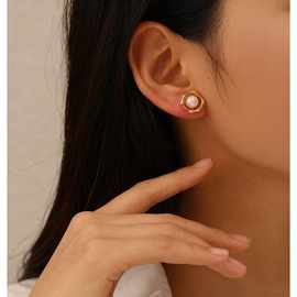 设计感天然淡水珍珠镂空ins简约小巧百搭几何耳钉女小众气质耳饰