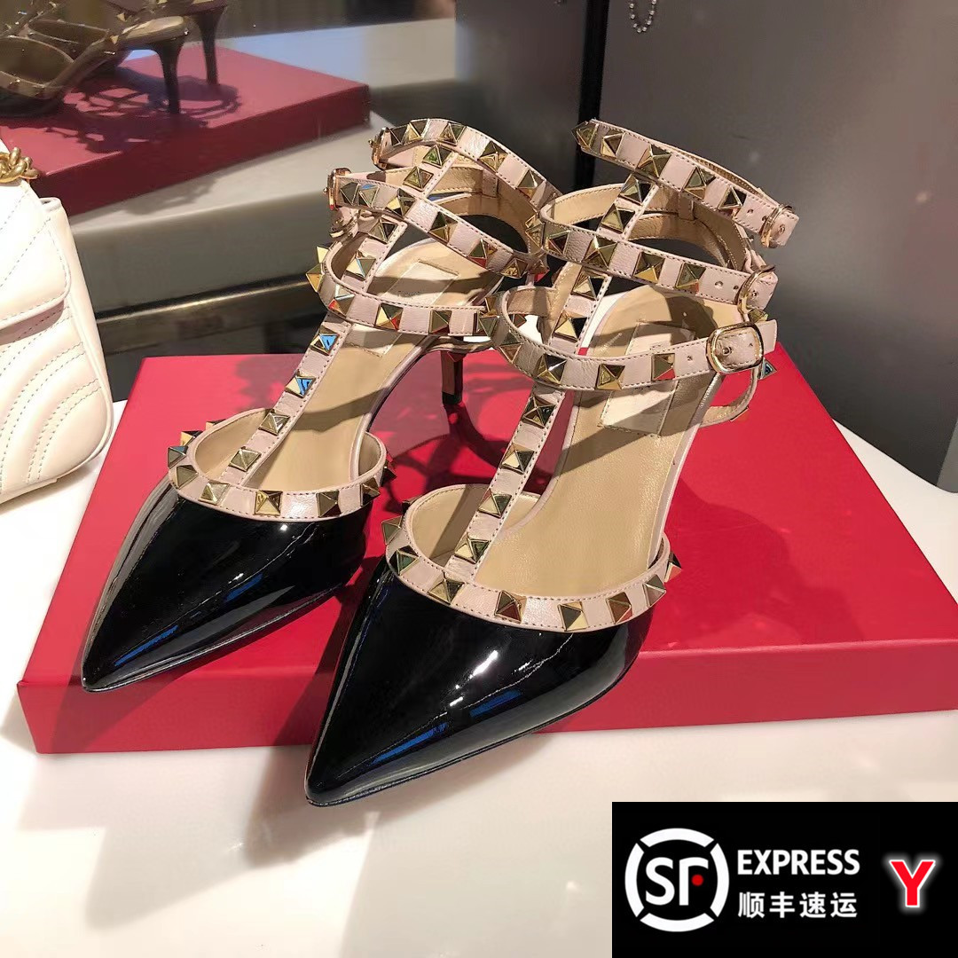 2022新款柳丁漆皮一字带性感时尚凉鞋女 铆钉尖头高跟鞋