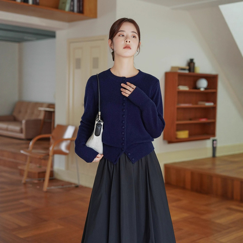 Hong Kong and American Clothing/Pure Wool Buttoned Sweater Cardigan Round Neck Knitwear Women's Autumn and Winter Navy Blue Top New Style Hong Kong and American Clothing/Pure Wool Buttoned Sweater Cardigan Round Neck Knitwear Women's Autumn and Winter Navy Blue Top New Style