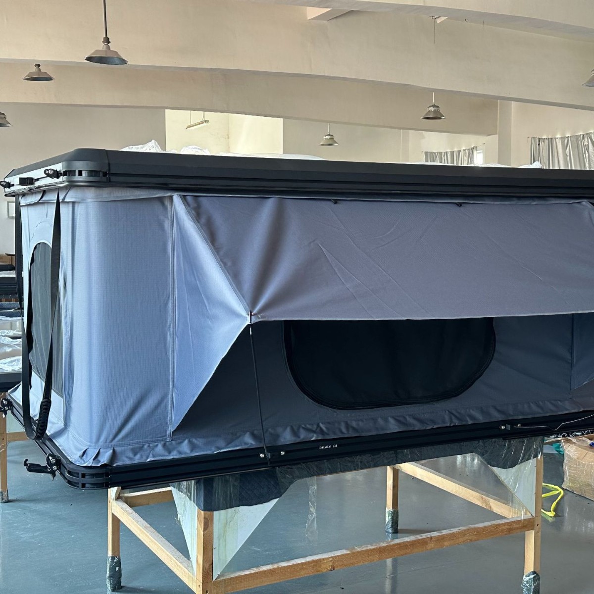 Carpa de techo de helicóptero de aleación de aluminio acampada rápida 320 g poliéster RV plegable SUV