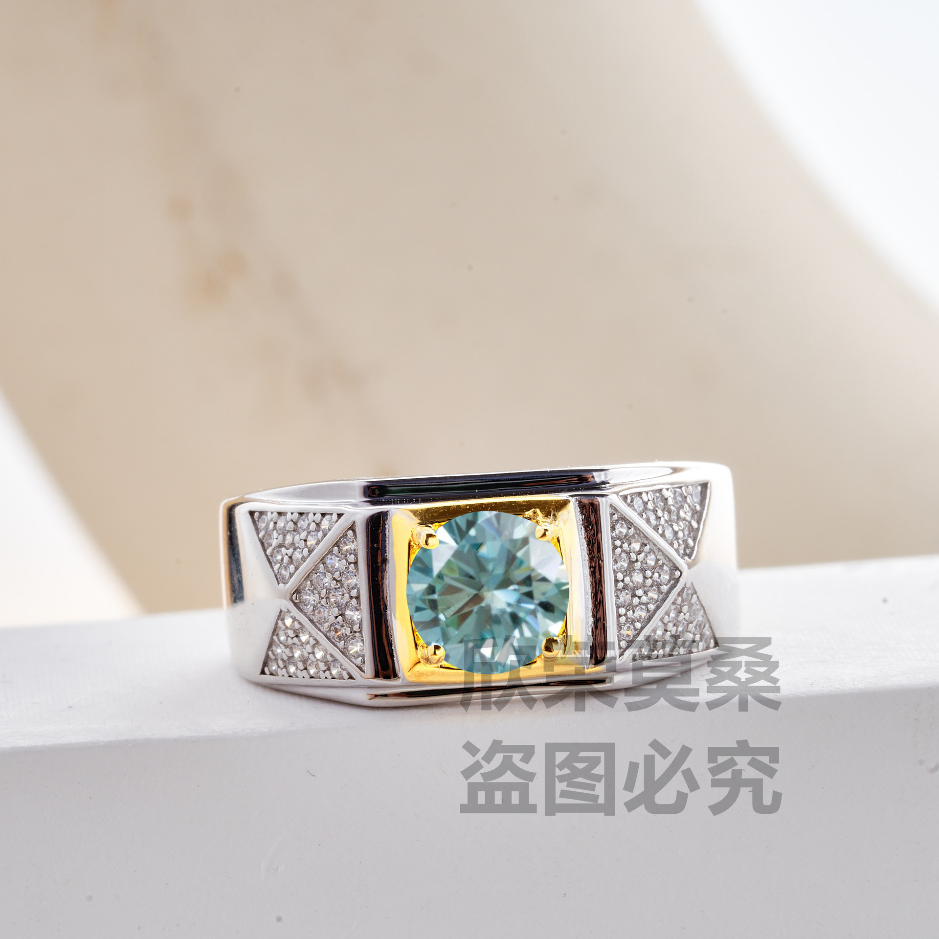 Atmosfera de negocios de oro de dos colores de ancho estilo de piedra de moissanita masculina brillante con certificado de diamante GRA a través de la penetración lateral transfronteriza