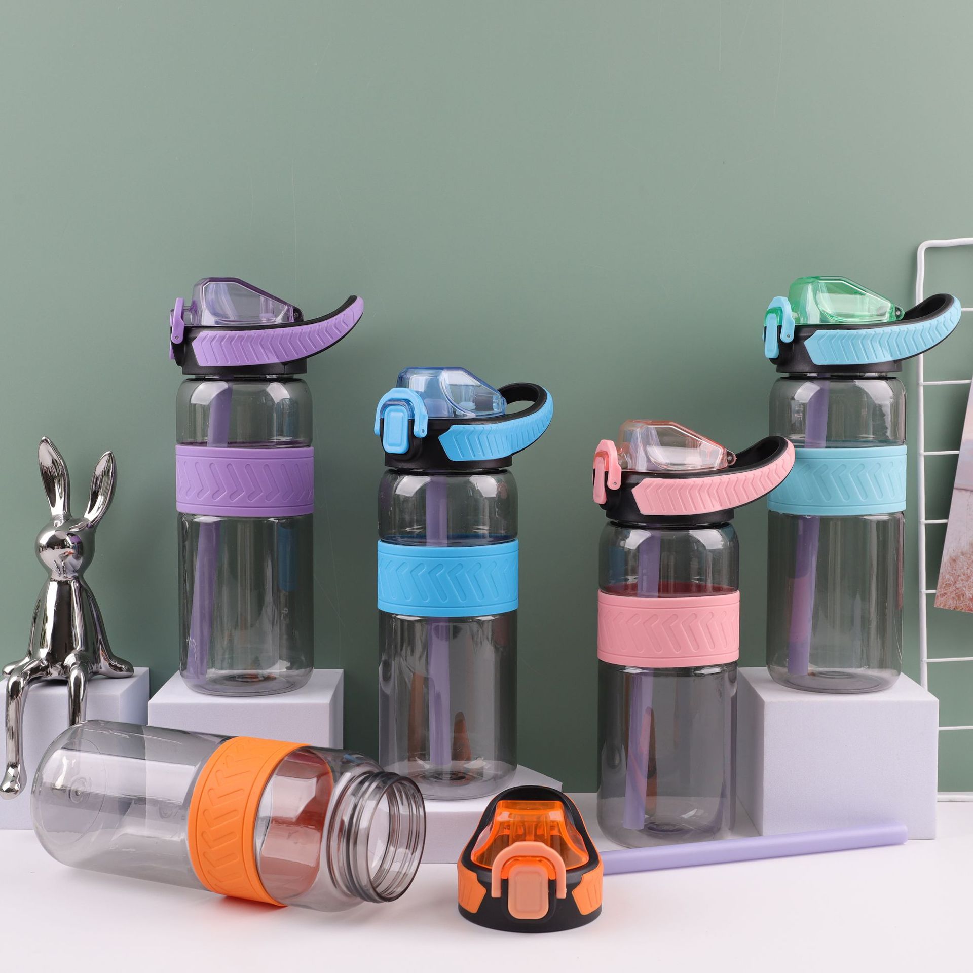 Moda simple taza de paja de plástico transparente de gran capacidad portátil al aire libre taza de agua de acondicionamiento físico para niños verano al por mayor