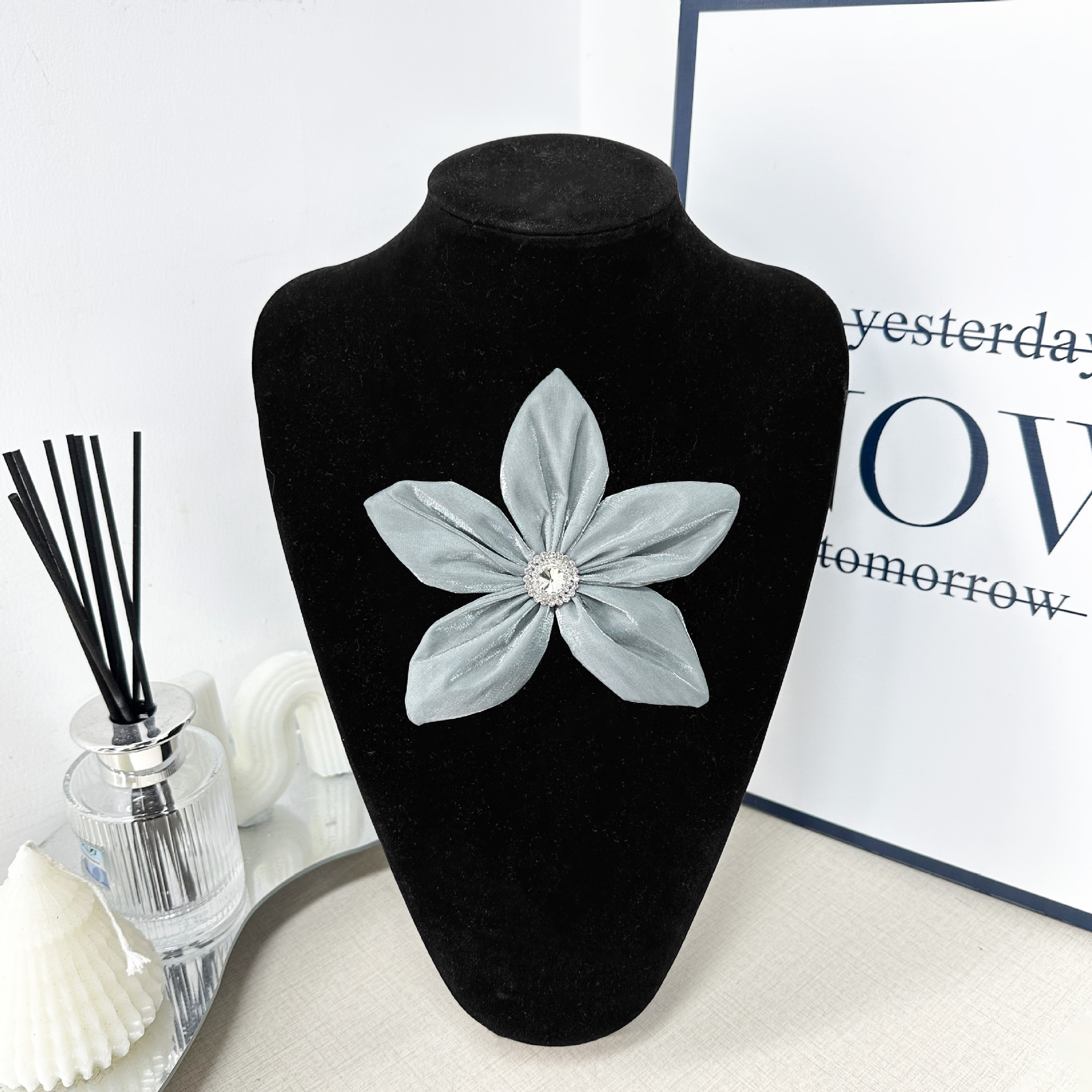 Nuevos accesorios de tela de diamante multiangular 14cm accesorios de flores de perlas cosidas a mano accesorios de ropa para niños