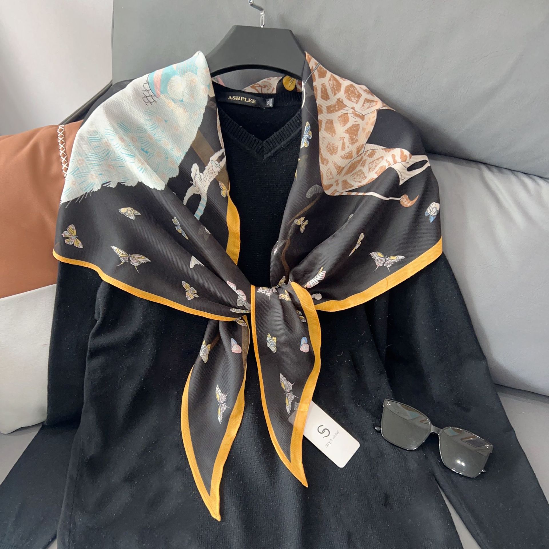Estilo coreano de seda como bufanda impresa de moda todo-fósforo mariposa color a juego bufanda mujer primavera y verano camisa decorativa diamante bufanda