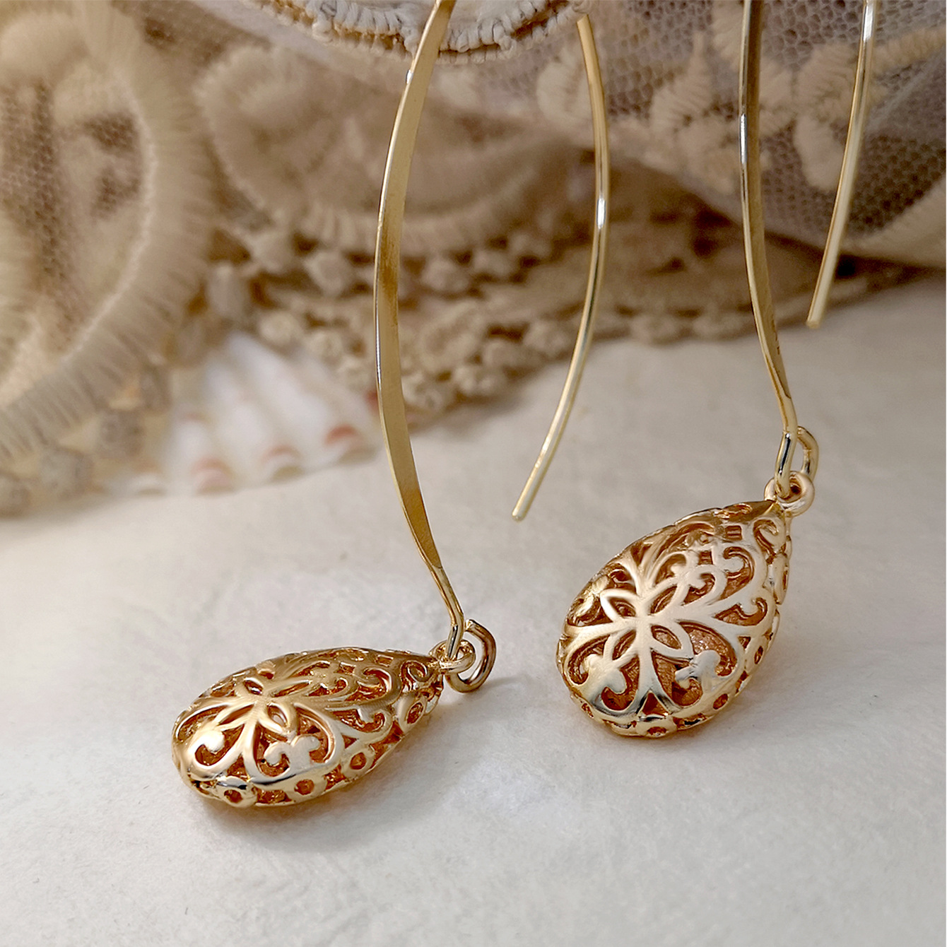 Vintage Style Flower Plating Metal Drop Earrings display picture 1