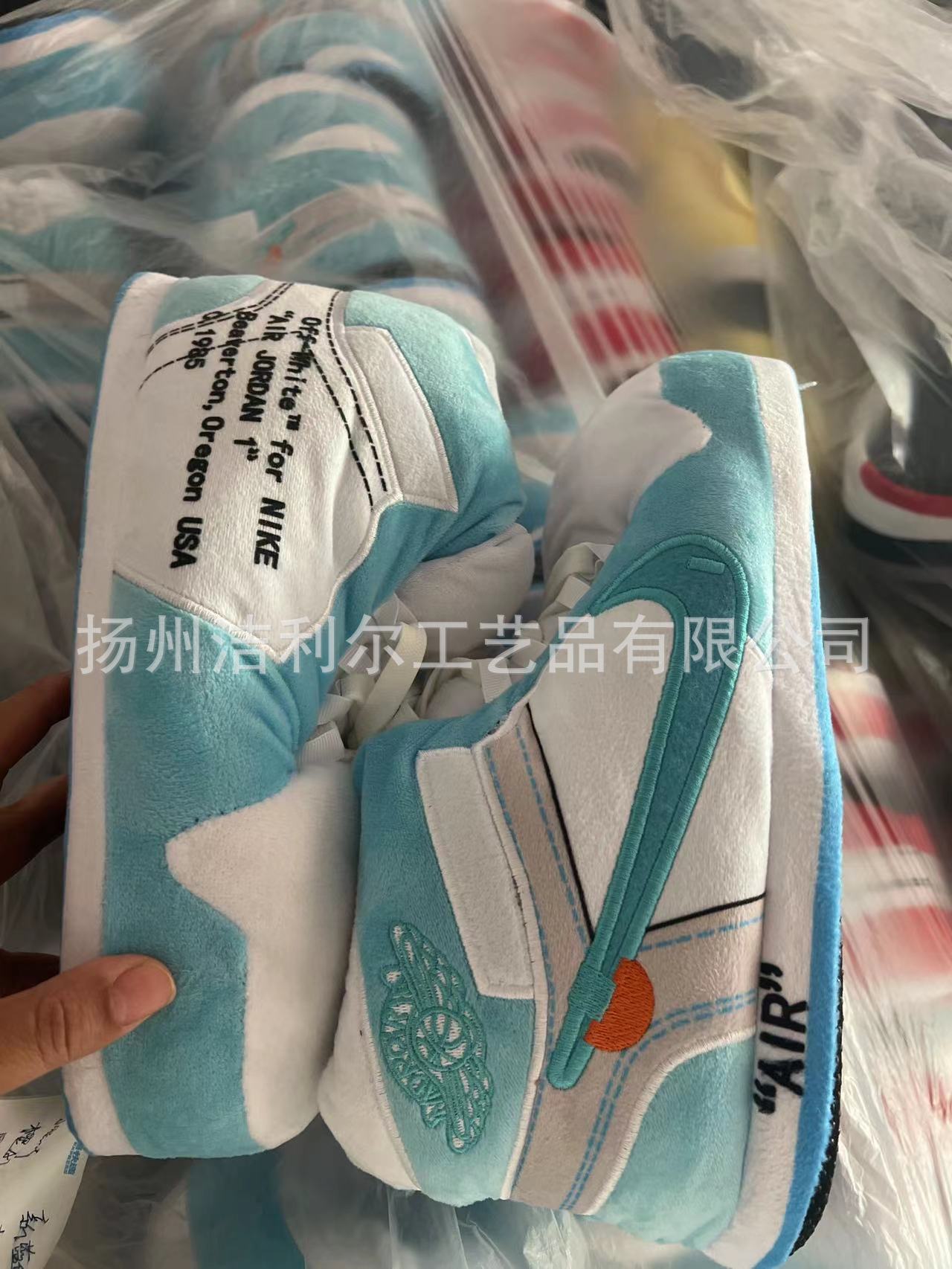 Zapatos gordos de algodón zapatos de baloncesto A4 zapatos gordos de algodón zapatos nuevos zapatos de estilo en línea invierno casa piso zapatos gordos