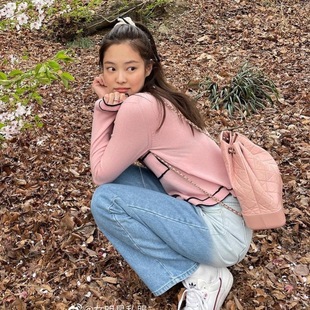 ����Jennie�����������ͬ���·���ɫ�̿�С���Lᘿ��_��Ů����