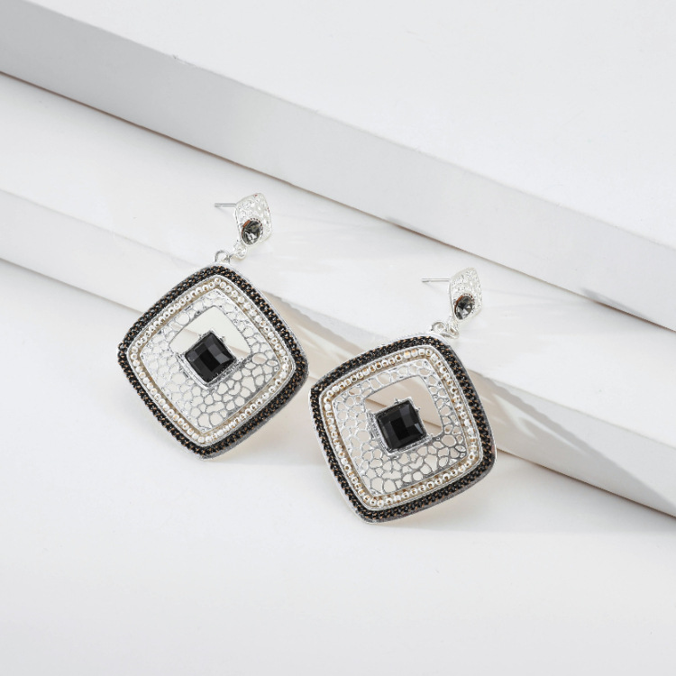 Retro Fashion Diamond Hollow Square Alloy Earrings display picture 7