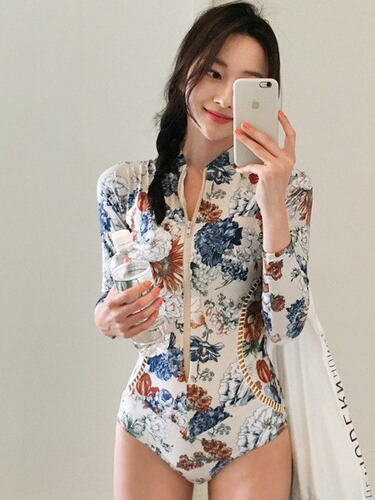 Slimming, Sun-Protective, Long-Sleeved Zip-Up Floral Triangle One-Piece Swimsuit for Women—Diving Suit, Sexy and Body-Slimming