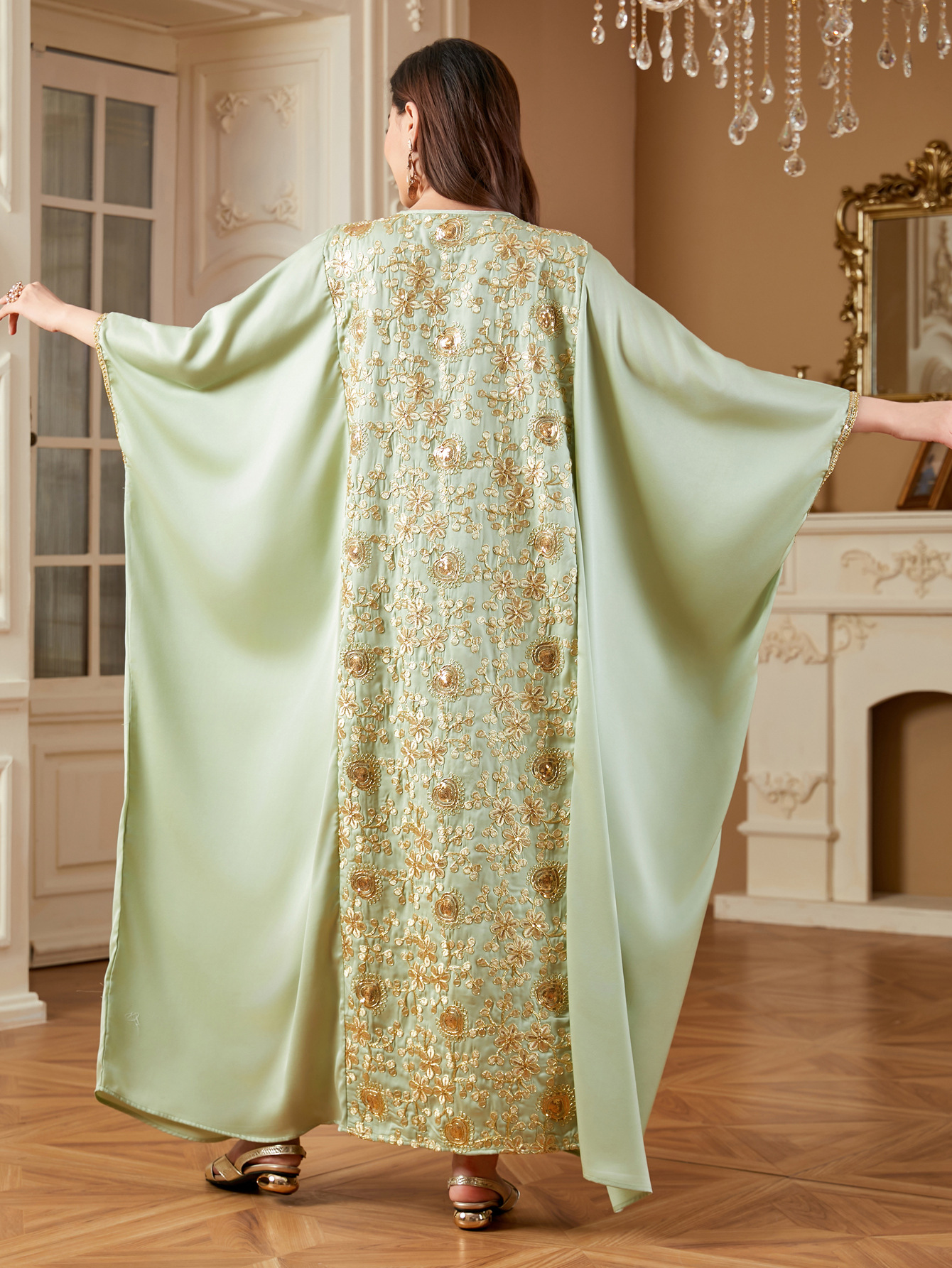 Embroidered Muslim Dress With Batwing Sleeves And Sequined Details_voghion.com