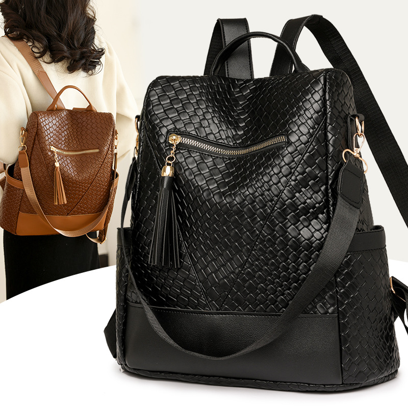 Comercio exterior al por mayor 2024 nuevas señoras casuales mochila antirrobo moda borla tejida mochila de viaje de doble uso marea