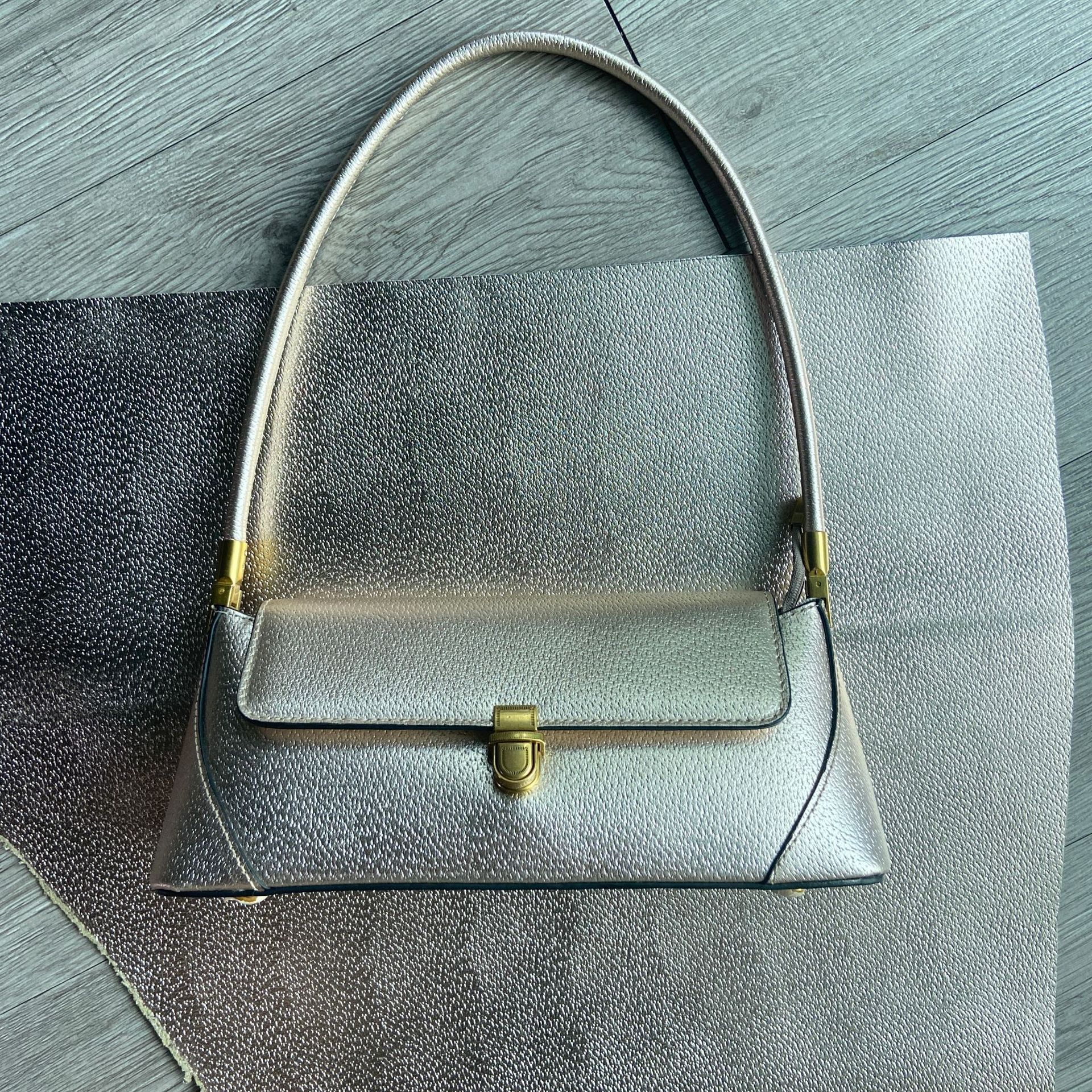 新款法棍包小众牛皮高级感单肩腋下真皮女包