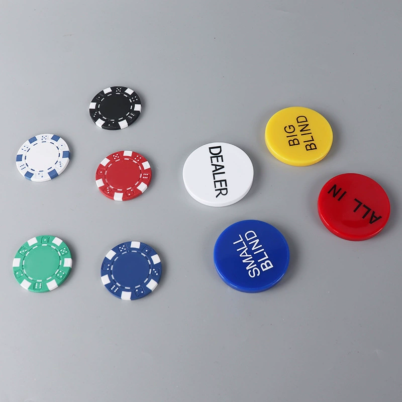 Многочисленные алюминиевые коробки счет 500 штук монет чип Texas Holdem чипы карточная колода и пирамидальная комната маджонг