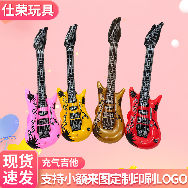 Guitarra infláble de llamas de colores europeos y estadounidenses para niños instrumentos musicales de escenario accesorios para niños interés para cultivar juguetes inflables al por mayor