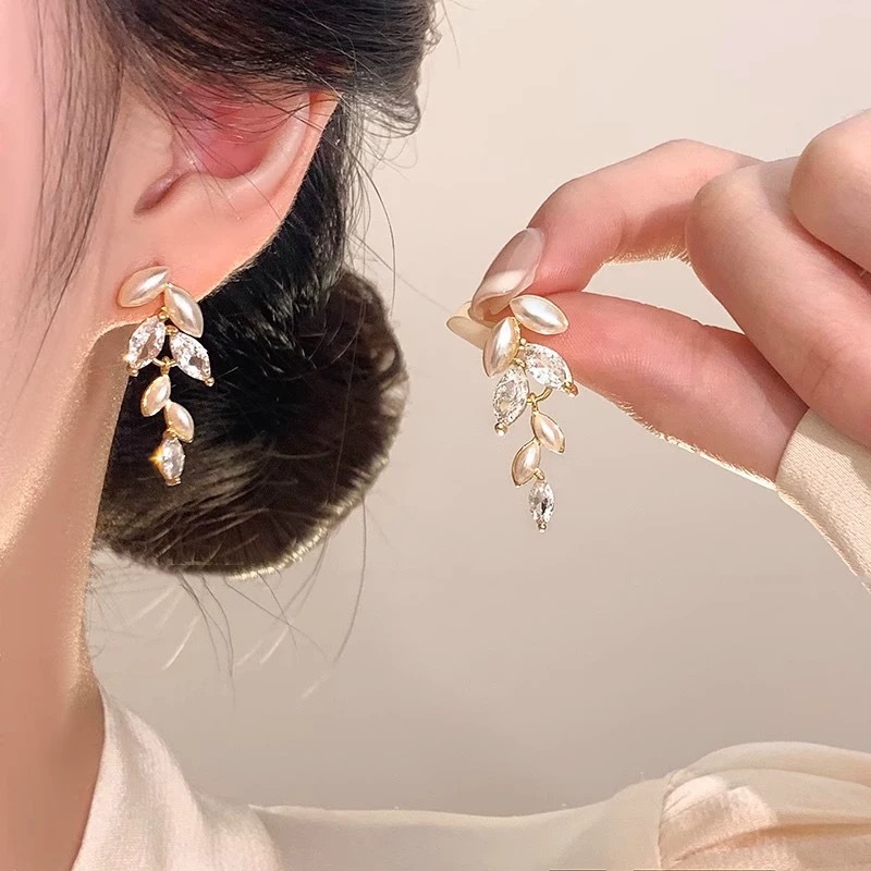 E6932 oro - super brillante aretes de fringe de hoja de zirconio