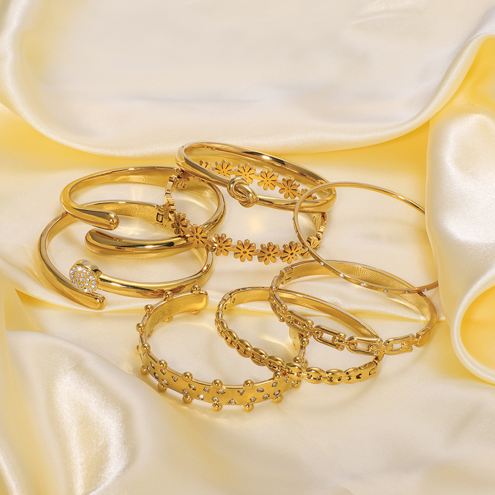 Bangle Classification Simple Style Solid Color Knot Flower 304 Stainless Steel 18K Gold Plated Zircon Bangle In Bulk