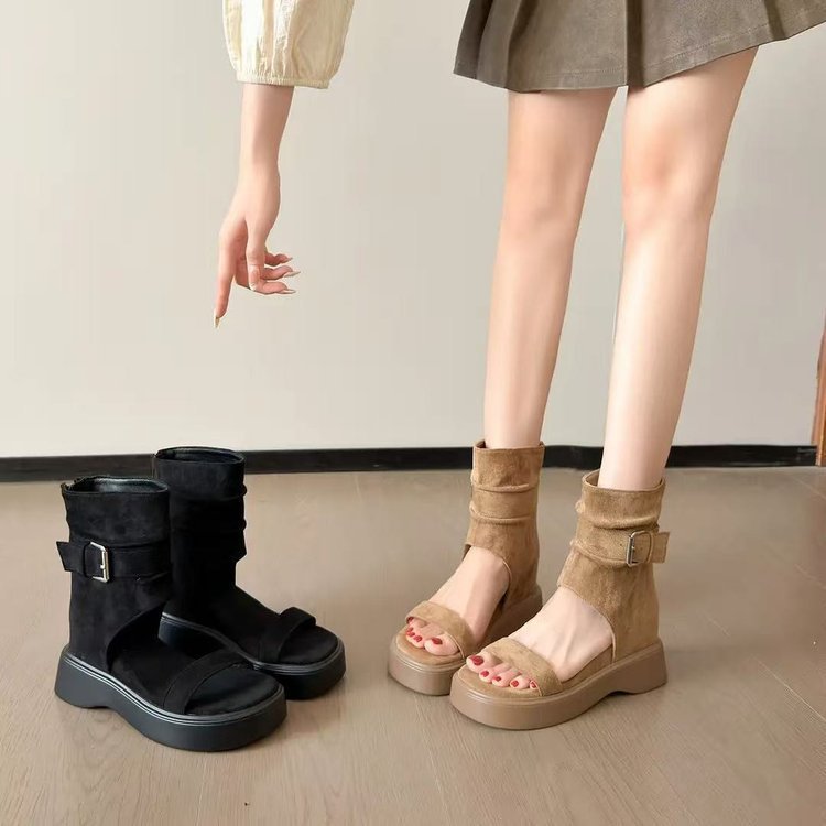 2026 verano nuevo estilo coreano aumento de altura botas romanas para mujeres con una palabra pequeña con una parte inferior gruesa de los dedos de los dedos de las sandalias