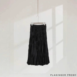 女式毛呢外套;女式衬衫;半身裙