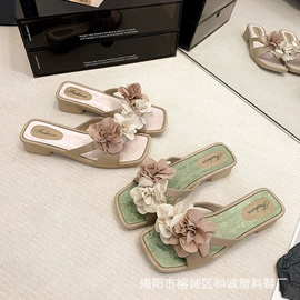 平底拖鞋;厚底拖鞋;鞋扣