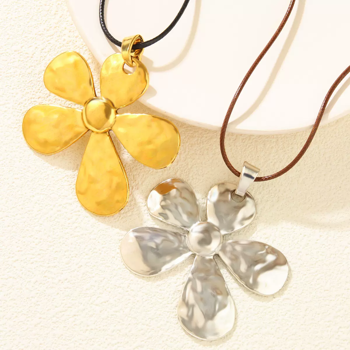 跨境热销欧美爆款小众液态花朵项链简约金属风时尚高级五叶花项饰