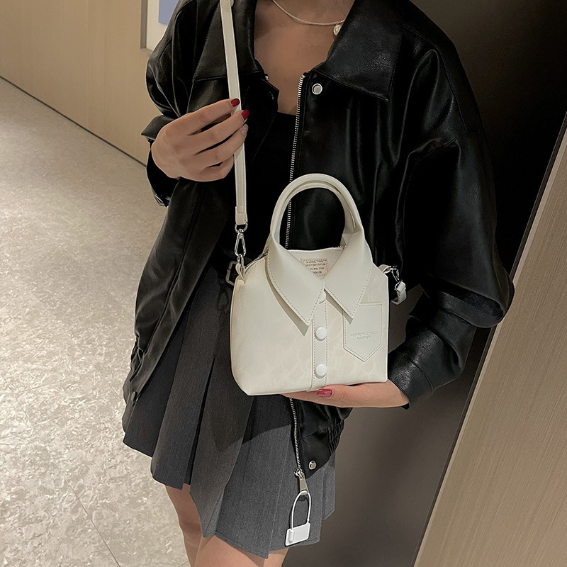 2025 夏の新韓国スタイルのファッショナブルなシンプルなポータブルショルダーバッグ女性のハイエンドのパーソナライズされたデザインの通勤クロスボディバッグ|undefined
