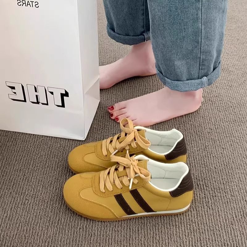 2025 zapatos de entrenamiento alemán de cuero retro nuevas mujeres primavera y verano deportes planos ocio suela blanda zapatos de estudiante con cordones