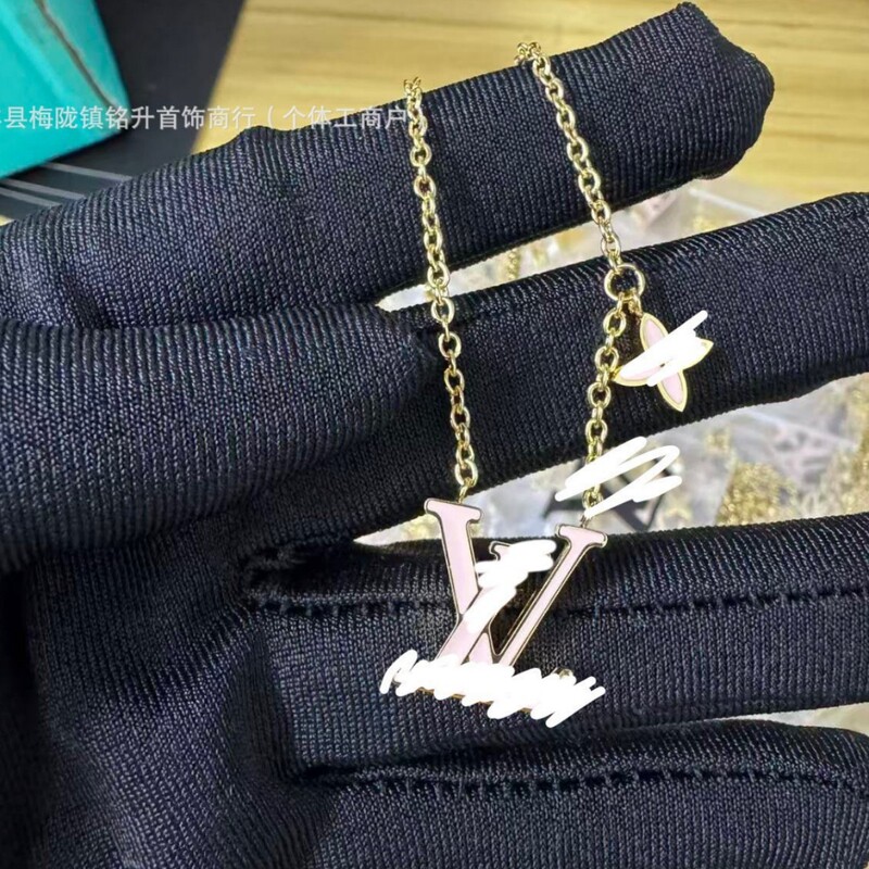 New Product: Celebrity-Inspired Light Luxury, Simple and Fashionable Black Letter Pink Necklace, Classic Design, Sparkling Diamonds New Product: Celebrity-Inspired Light Luxury, Simple and Fashionable Black Letter Pink Necklace, Classic Design, Sparkling Diamonds