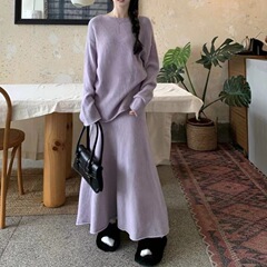 高級感のあるニットの服の女性の朝と秋の新型のゆったりした丸首のセーターはやせている半身のスカートの2つのセットを現します。