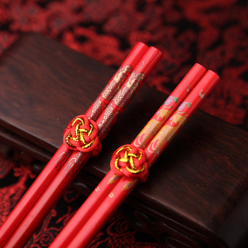 Wedding happy dragon and phoenix happy chopsticks Wedding supplies bamboo chopsticks Wedding celebration supplies Newlywed dragon and phoenix happy chopsticks
