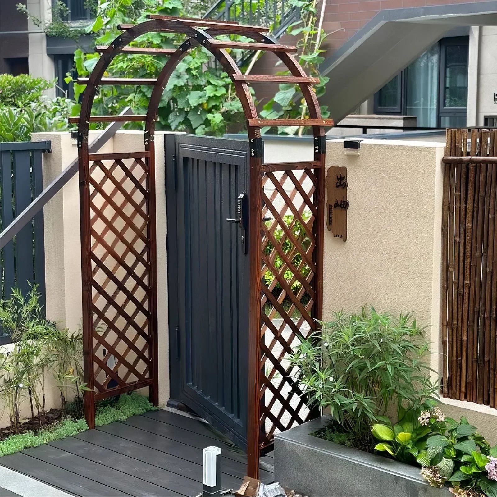 Decoración de patio al aire libre puerta de jardín de madera anticorrosión carbonada estante de uva de red semicircular estante de flores arco de arco de vid