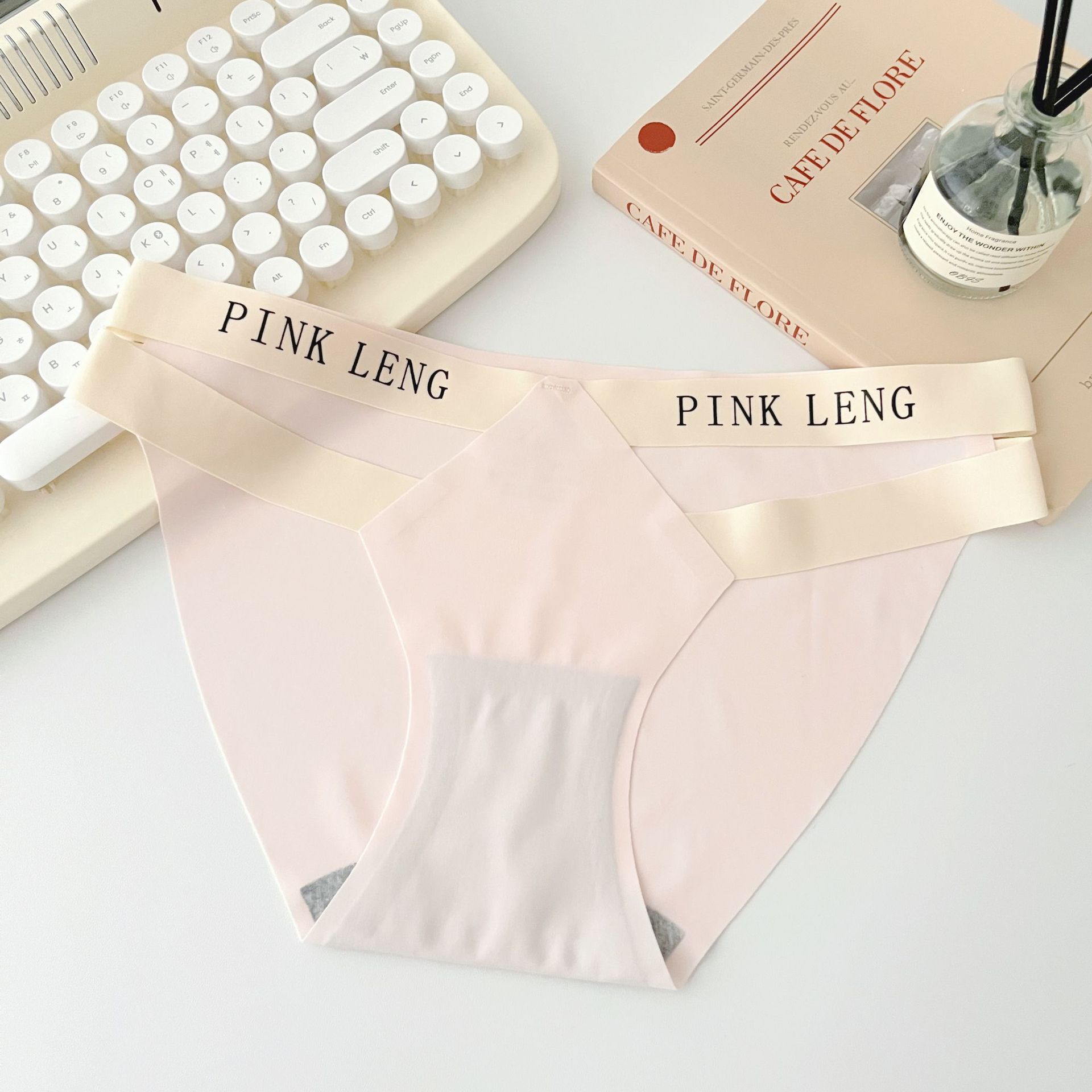 Nubes alegres ~ Calzoncillos de mujer sexy pura sin costuras de seda de hielo americano