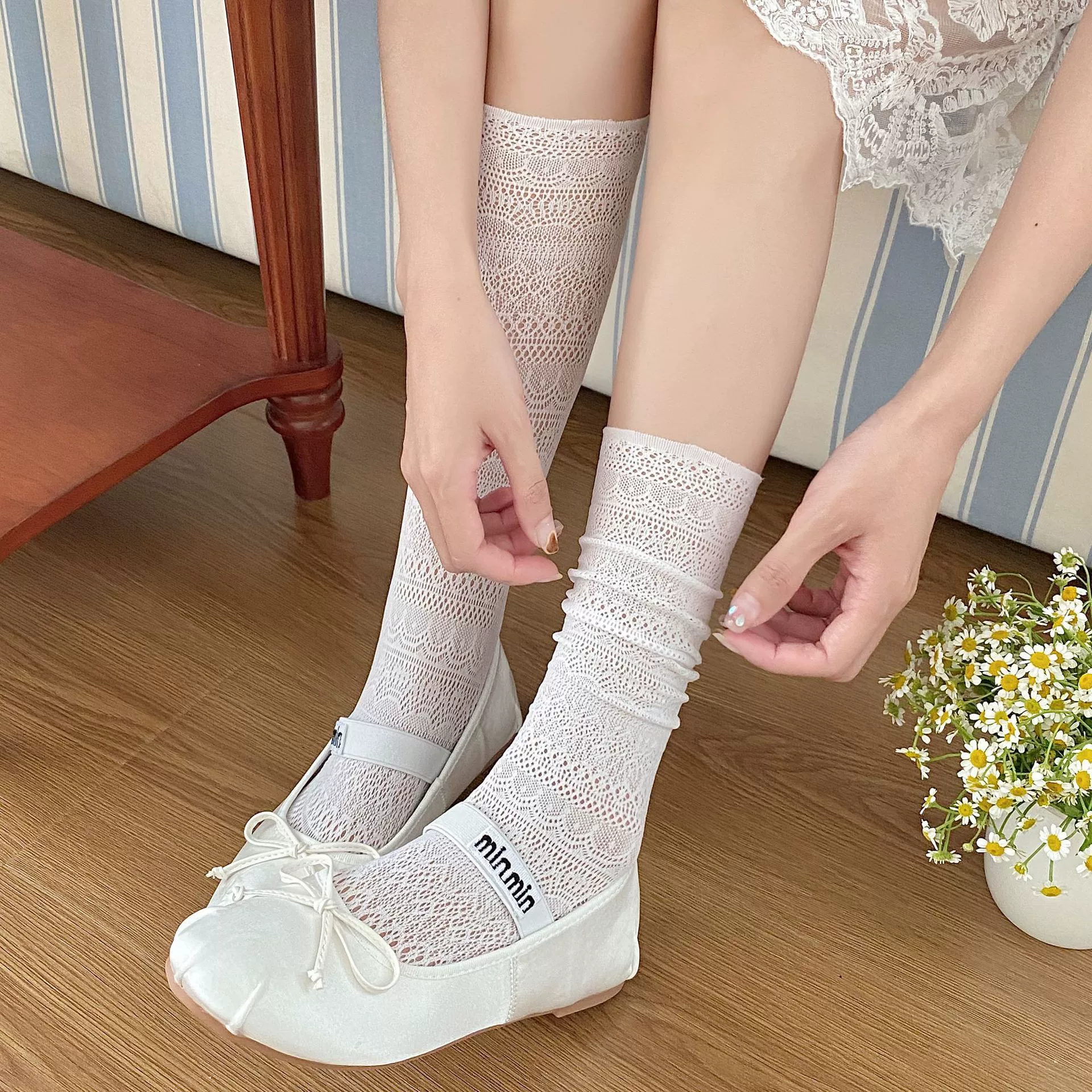 Summer ultra thin breathable lace knee socks, mid-length